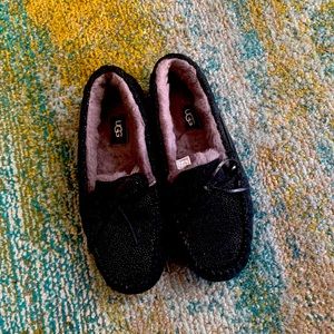 Size 8 UGG Dakota slippers (glitter black)